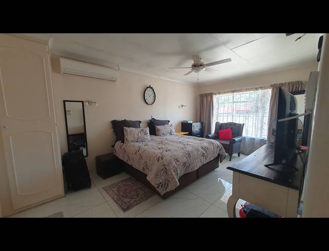 4 BEDROOM FREEHOLD FOR SALE IN BRACKENDOWNS